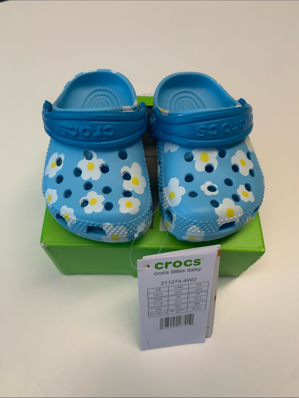 New in box CROCS Kids Daisy Clog Light Blue w/White Flowers child 2 child 3